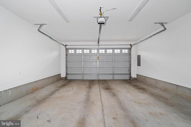 Building Photo - 712 Pony Ln