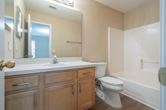 Building Photo - 310 Scrub Jay Dr