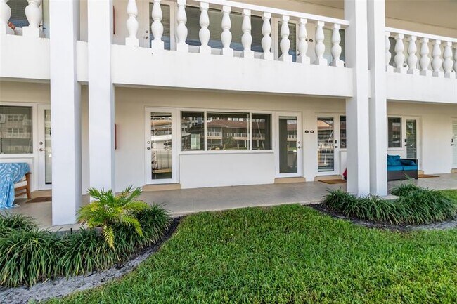 Building Photo - 2881 NE 32nd St