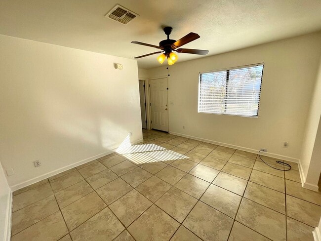 Building Photo - Nice 2 Bedroom Home with Large Yard and Ca...