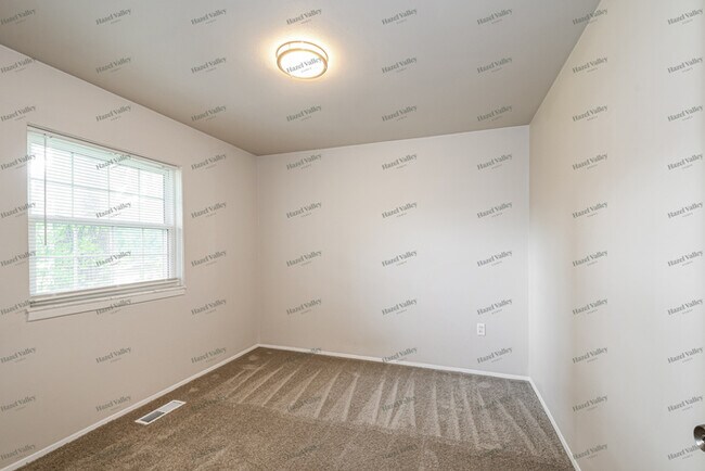 Building Photo - 1590 Bay Meadows Dr