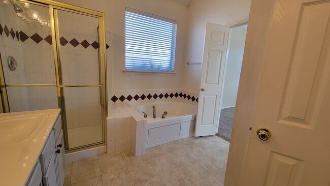 Building Photo - 1606 Jennifer Dr