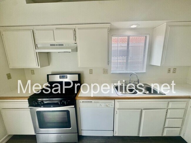 Building Photo - 1423 Willow Tree Ln