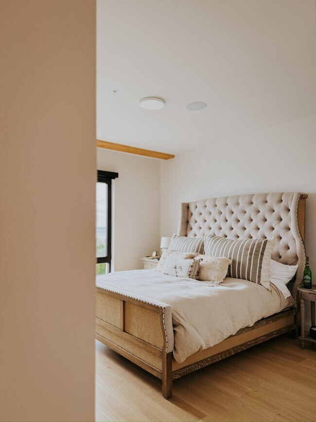 Building Photo - 10 S Paterson St