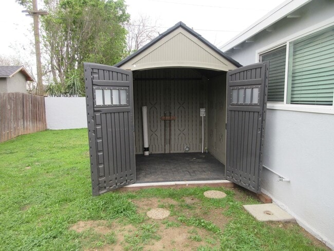 Building Photo - Reduced PRICE!!!  Adorable renovated Guest...