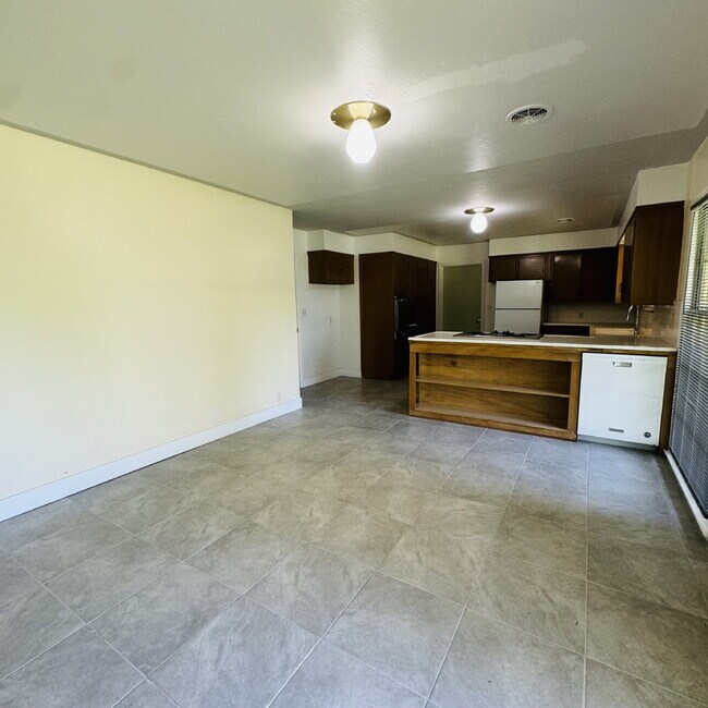 Building Photo - 735 Cuchia St