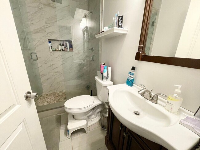 Building Photo - Modern 3 Bed with Private Deck + In-Unit L...