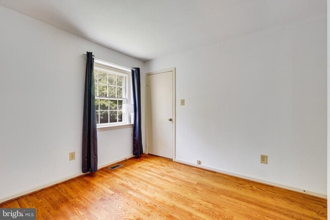 Building Photo - 1427 Laurel Hill Rd