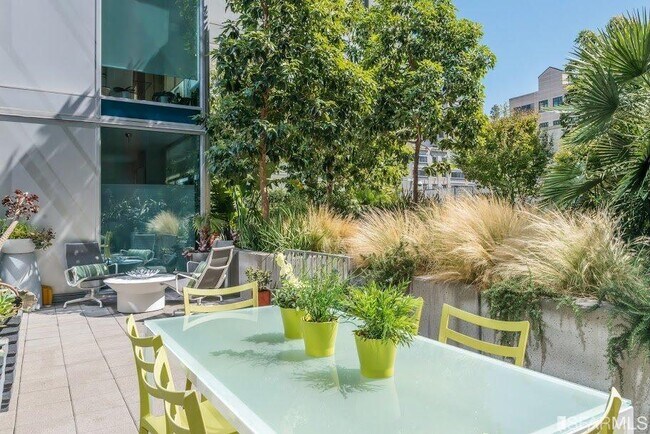 Building Photo - 631 Folsom St