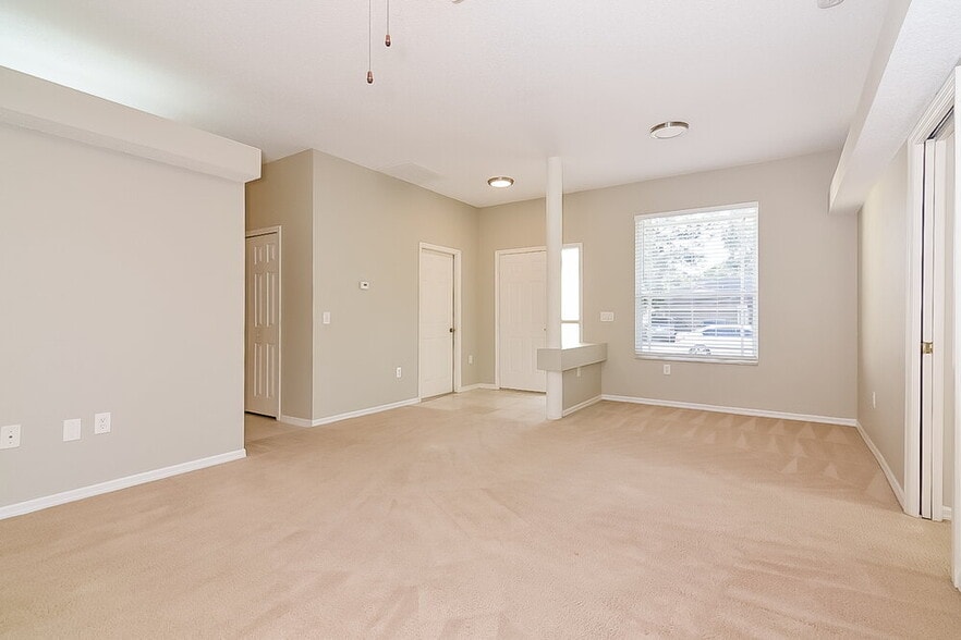 Building Photo - 7129 Captiva Cir