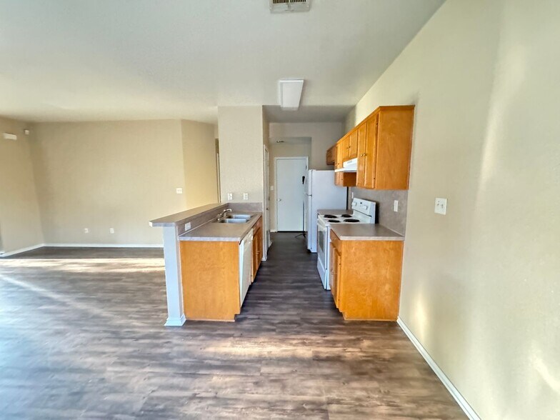 Building Photo - 3406 Toledo Dr