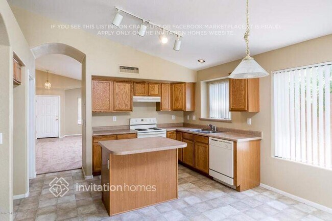 Building Photo - 12426 W Rancho Dr