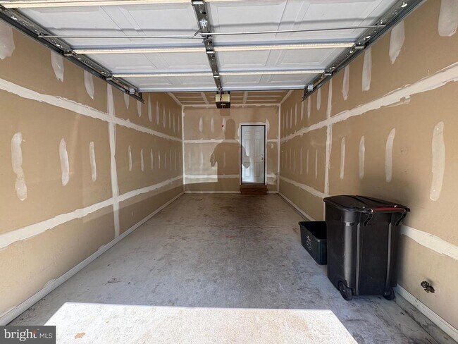 Building Photo - 208 Castle Dr