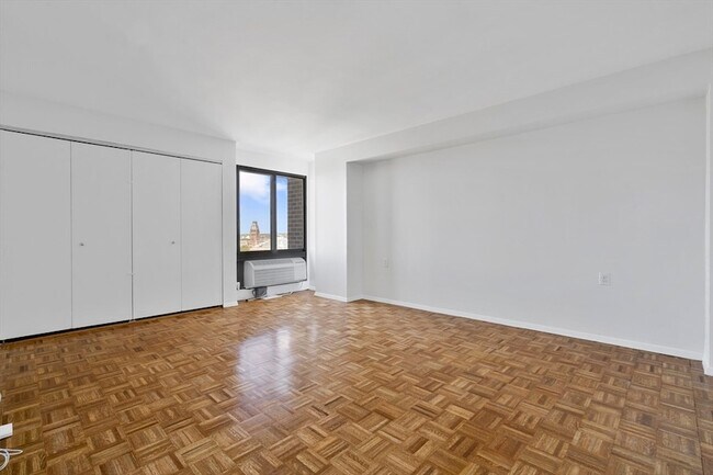 Building Photo - 1105 Massachusetts Ave