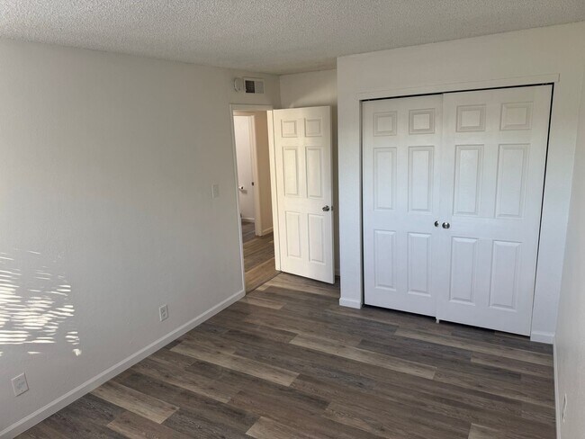 Building Photo - 1175 Delphinium St