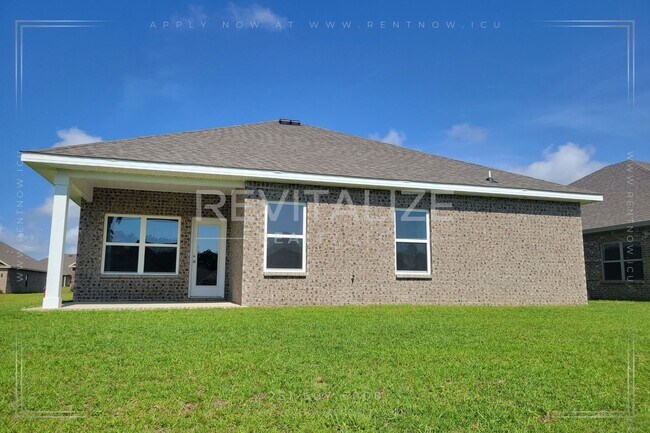 Building Photo - Modern 4BR/3BA Home Near Gulf Shores