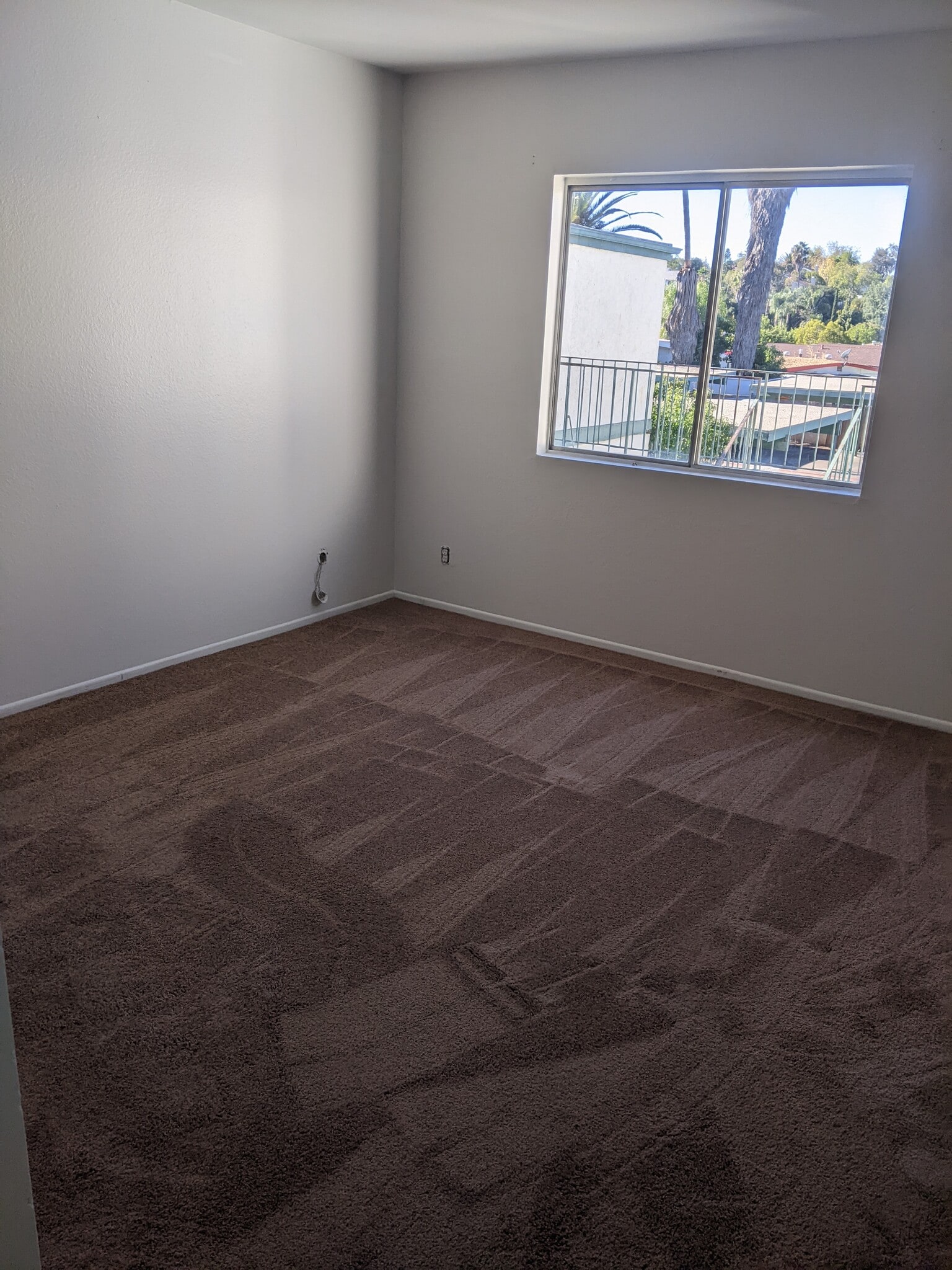 Building Photo - 1811 E Grand Ave