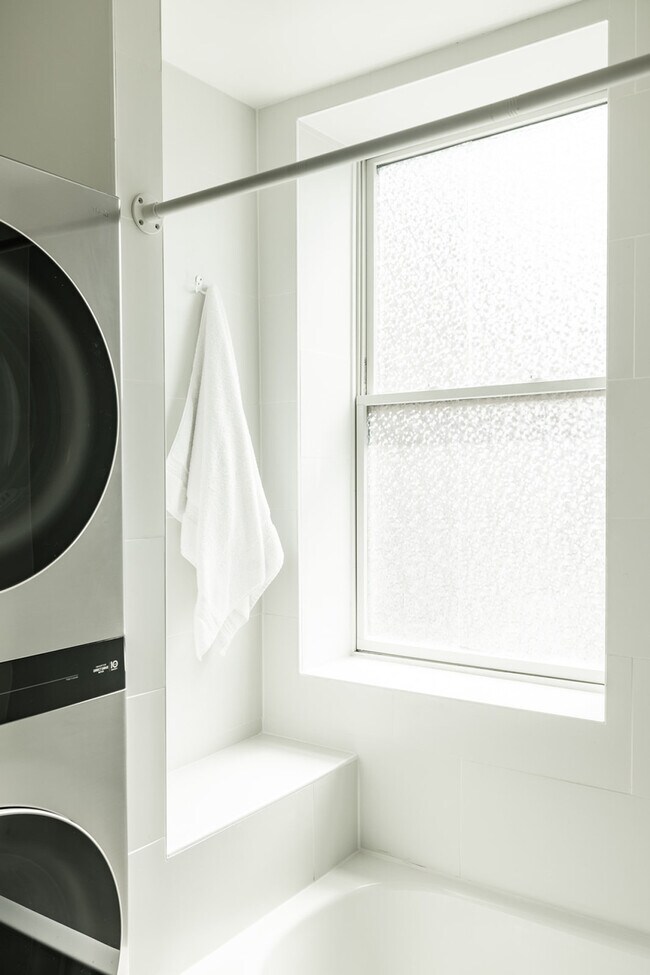 Building Photo - 1304 Broadway-ID1056031P