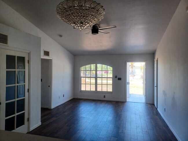 Building Photo - Available Now: 3/2 + den Home On A Quiet D...