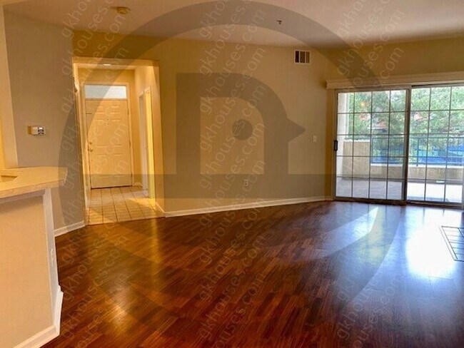 Building Photo - 530 Mohawk Dr