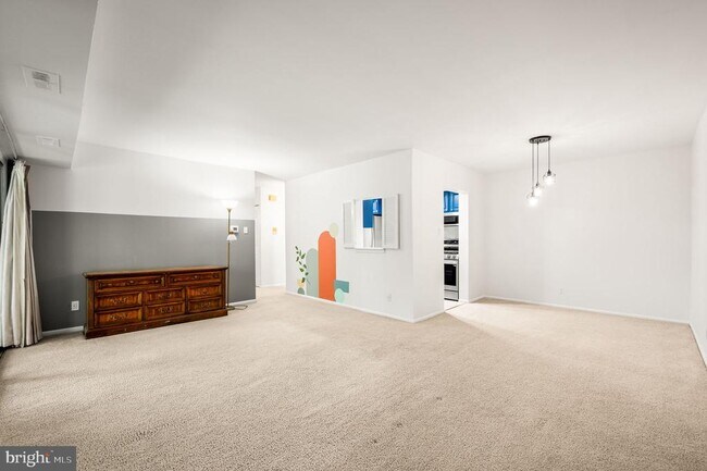 Building Photo - 288 Drummers Ln