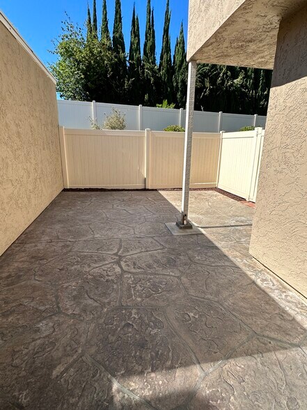 Private Patio - 13784 Sycamore Tree Ln