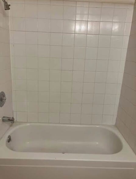 Bathtub - 131 Wellington St