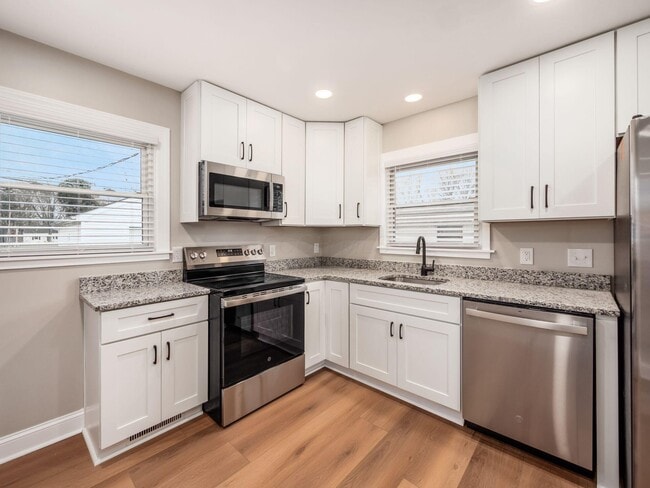 Building Photo - 2475 Swansea Rd