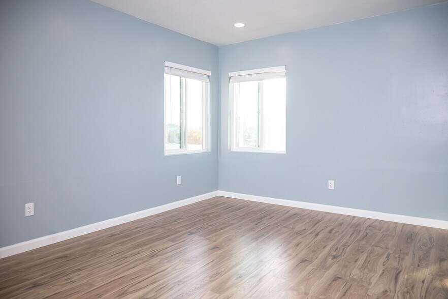 Building Photo - 4169 Myrtle Ave