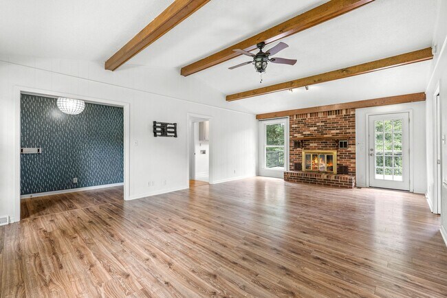 Building Photo - Pet Friendly Three Bedroom with Basement!