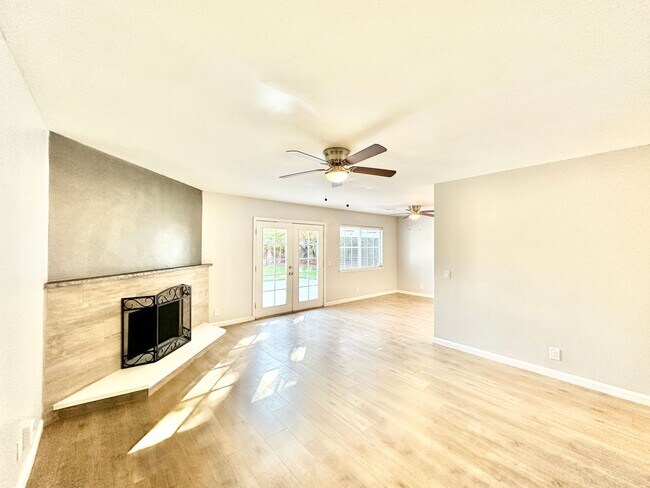 Building Photo - Beautiful, Single-Story, Updated, Private ...