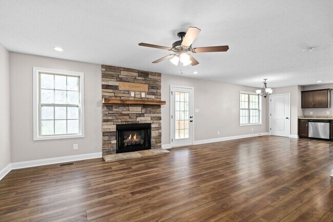 Building Photo - 1709 Rains Rd