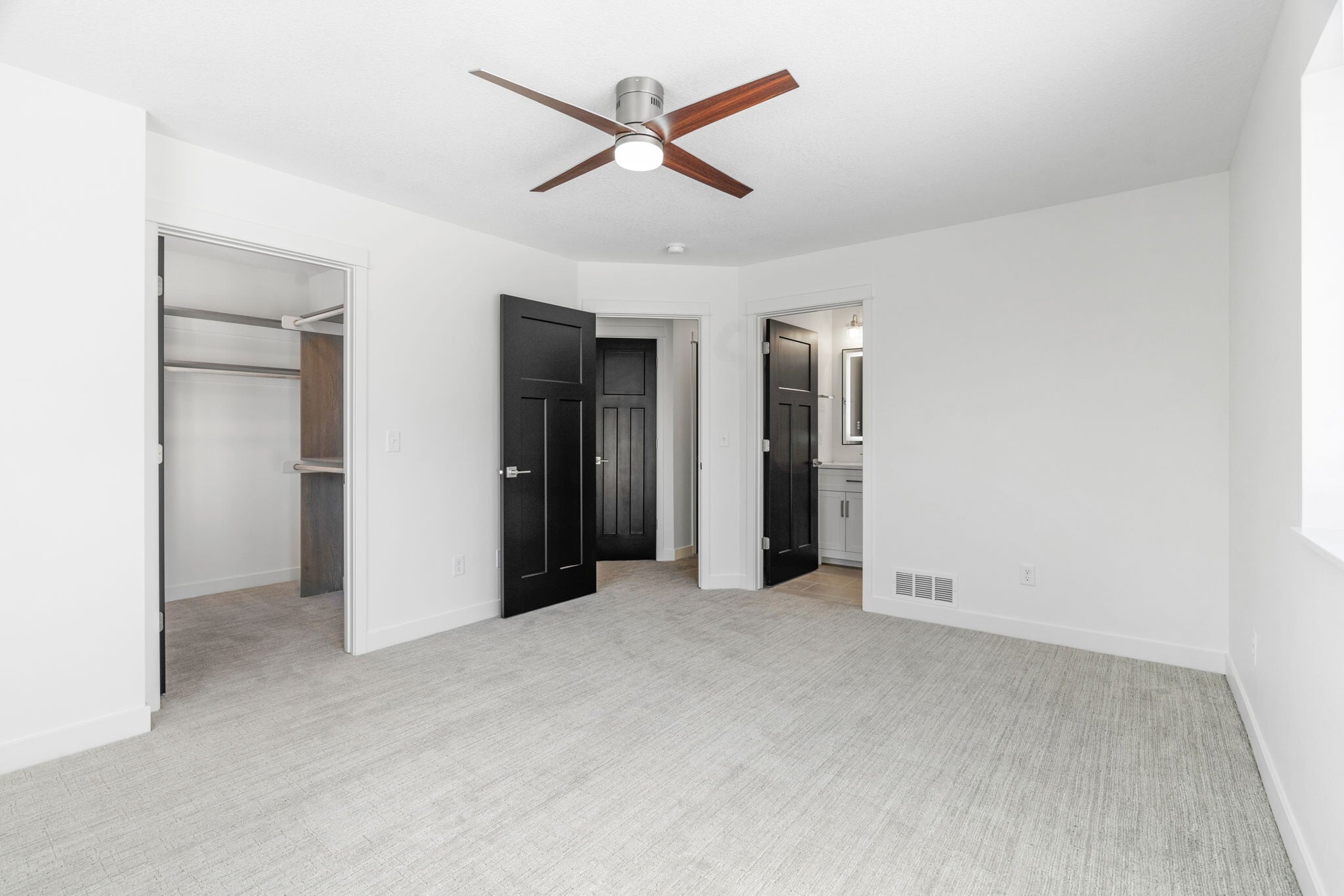 Building Photo - 425 W 8th St
