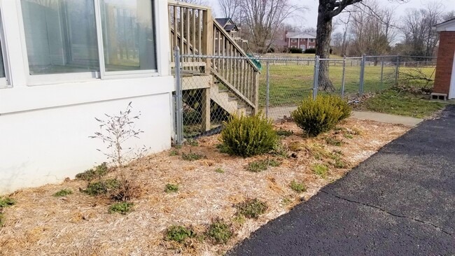 Building Photo - CHECK ME OUT!  3 Bedrooms, 2 Full Baths, B...