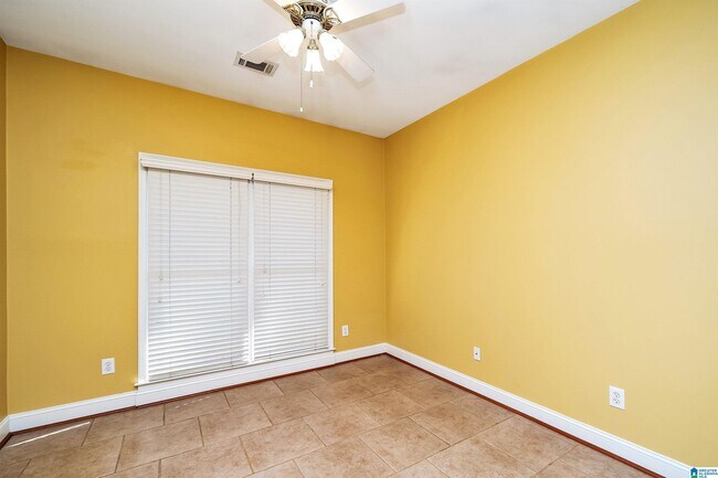 Building Photo - 5126 English Turn