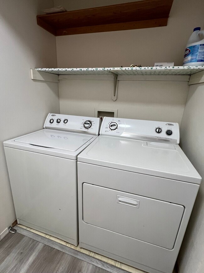 Building Photo - 6641 Desiree Loop