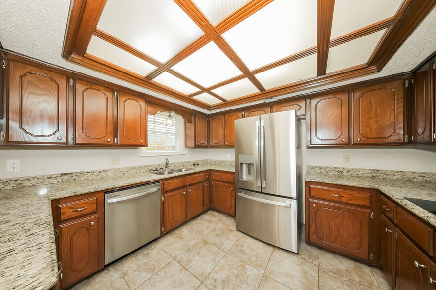 Building Photo - 5421 Sudbury Ln