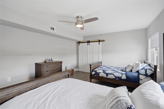 Building Photo - 1590 NW 38th St