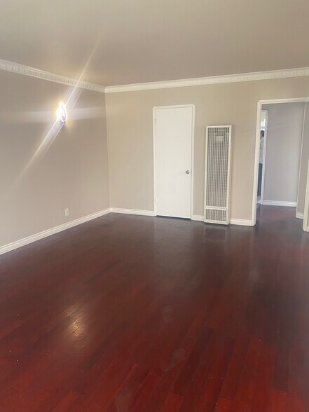 Building Photo - 7921 Crenshaw Blvd