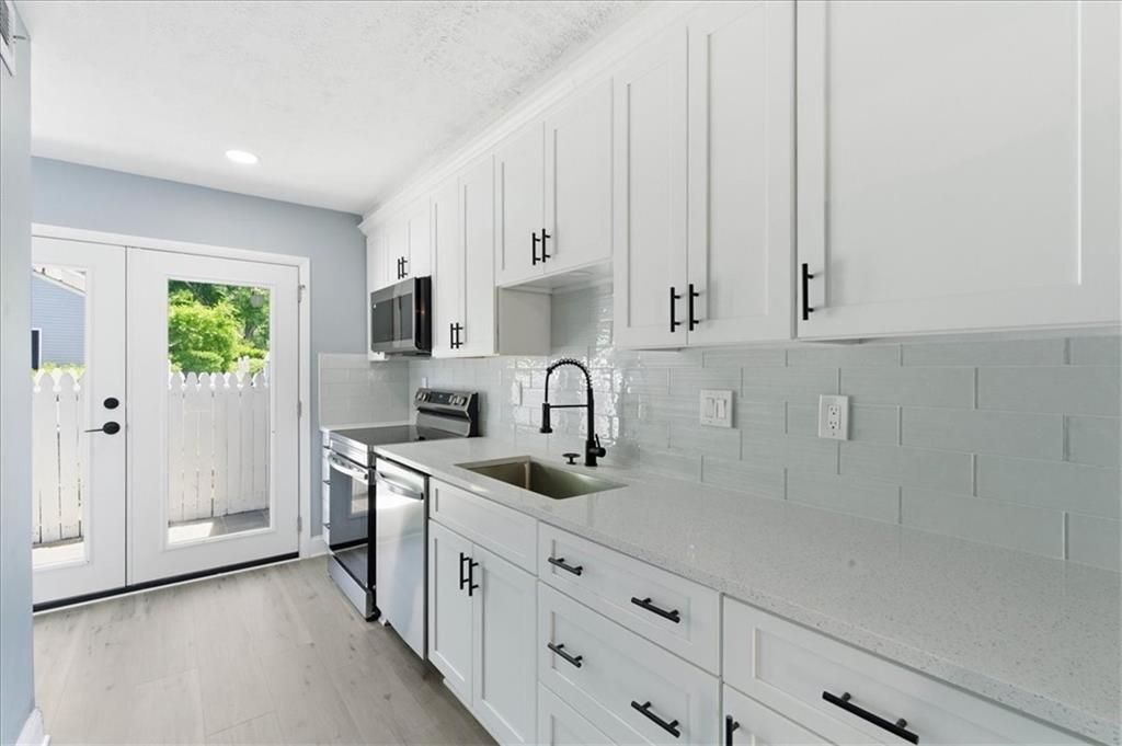 Building Photo - 2696 Greentree Dr SE
