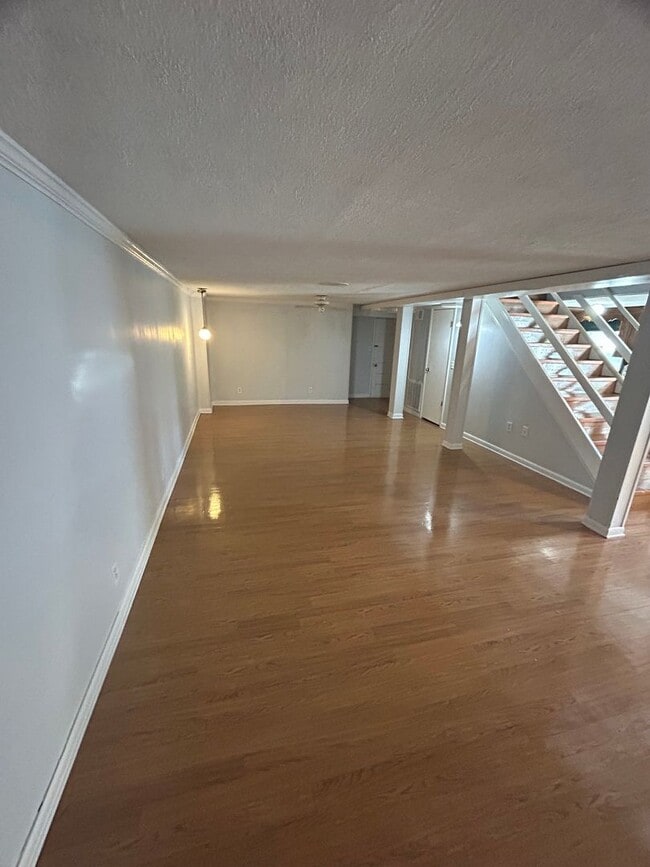 Building Photo - Beautiful 3 bed 3 bath home with finished ...