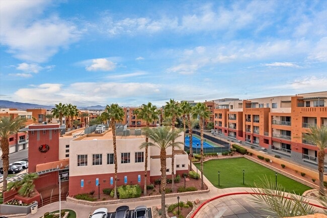 Building Photo - Sought after Park Avenue Condominiums/Top Floor Three Bedroom