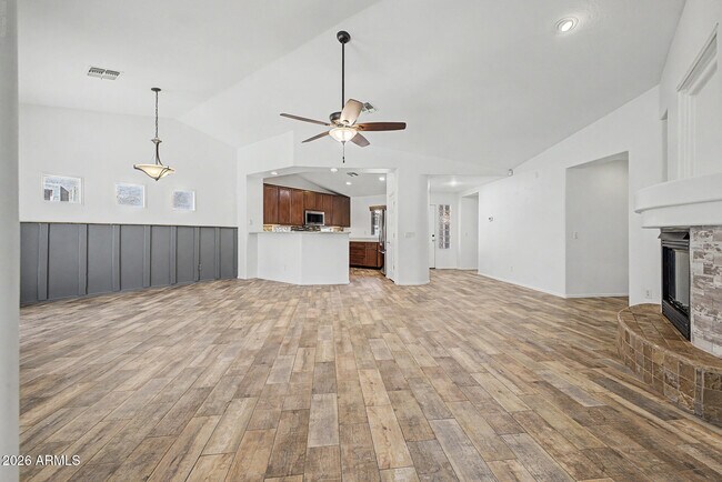 Building Photo - 614 S 111th Dr