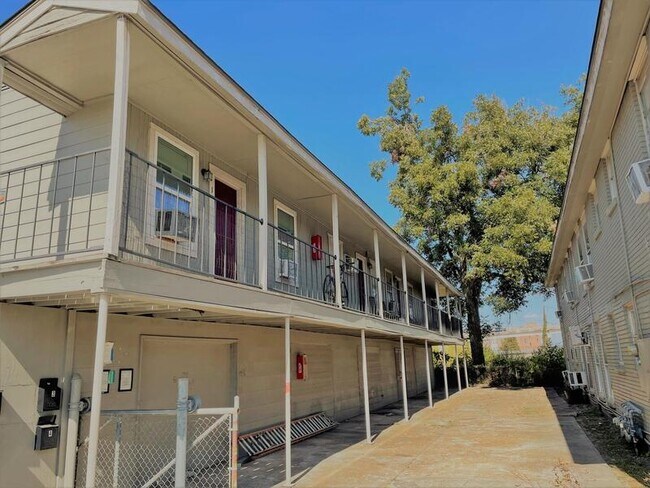 Primary Photo - 1817 Isabella St