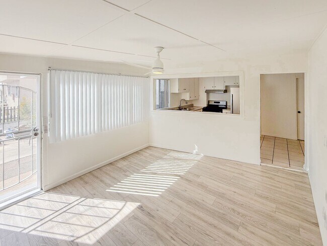 Building Photo - Cute 2 Bedroom/1 Bath in North/South Park- ONLY $1000 DEPOSIT!