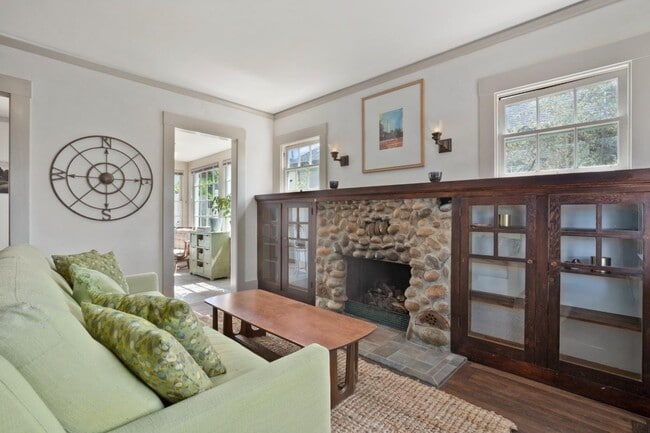 Building Photo - 114 Fairbanks St