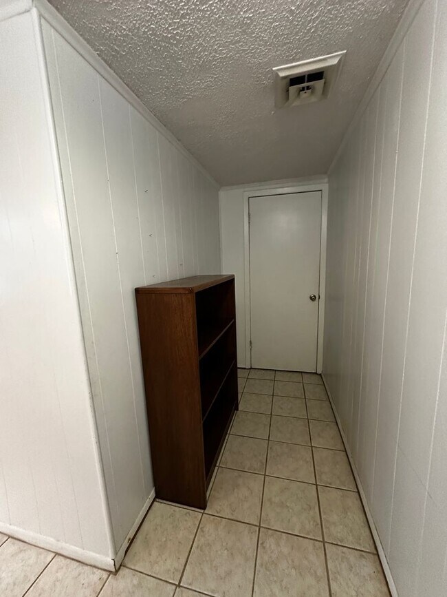 Building Photo - Partially furnished 3 bed/ 1.5 bath - Morristown, TN