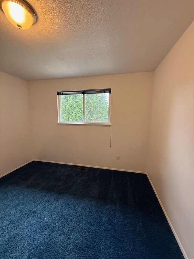 Building Photo - Gorgeous 4 bedroom home on corner lot in B...