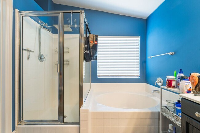 Building Photo - Charming 3 Bedroom Home in the Heart of So...