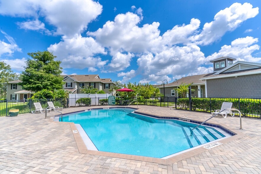 Resort Style Pool with Sun Deck - Malabar Cove Apartments